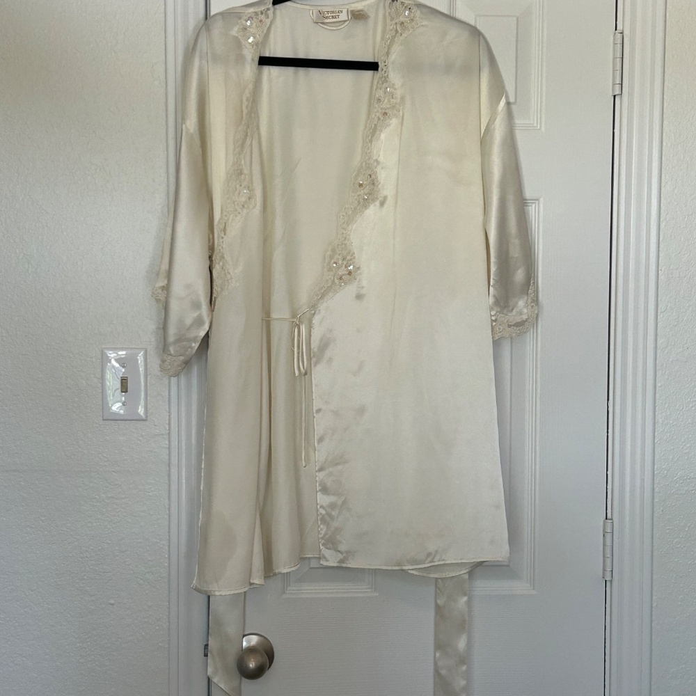 VTG Gold Label Victoria's Secret Satin and Lace Peignoir Set with Tulle Back!!!✨ - Picture 10 of 16